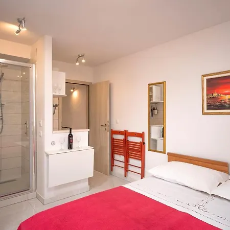 Lotti 2 Stari Grad (Hvar)